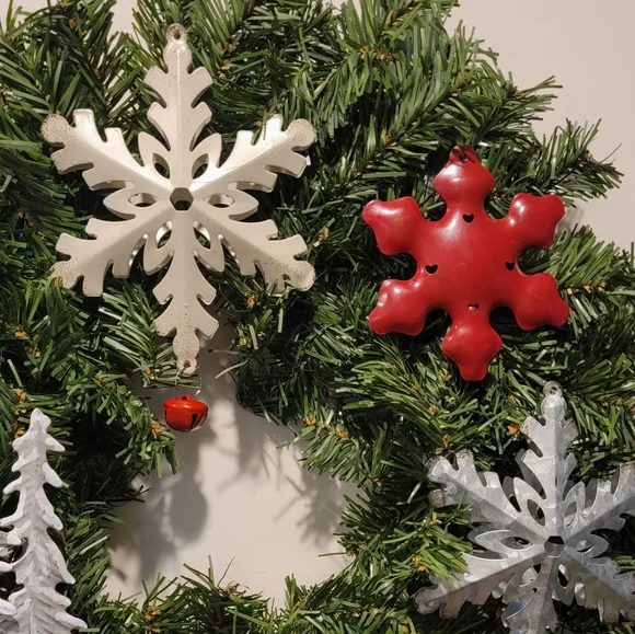 Winter Chevy Wreath Tin Trees Snowflake - Picture 2 of 5